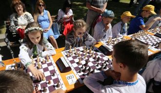 Children play chess