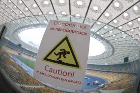 Plate "Caution! Please, do not lean on rail!"