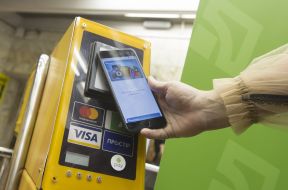 Demonstration of payment for travel through the ApplePay 