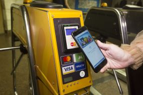 Demonstration of payment for travel through the ApplePay 