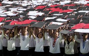 Flashmob participants "Views of free"