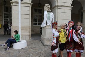 Sculpture of a lion in embroidery