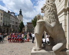 Sculpture of a lion in embroidery