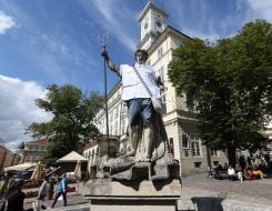 Sculpture of Neptune in embroidery