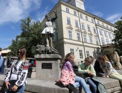 Sculpture of Amphitrite in embroidery
