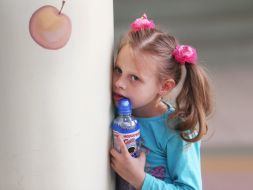 Дівчинка в холі