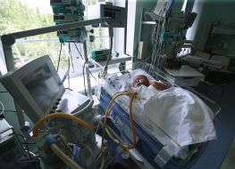 Дитина в реанімації