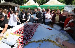 Cake in the form of embroidery