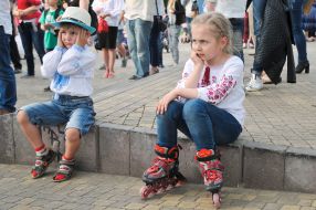 Діти у вишиванках