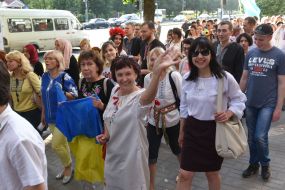 Participants of the parade of embroidered shirts