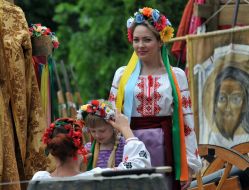 Девушка в вышиванке