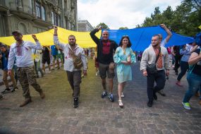Мегамарш у вишиванках у Одесі