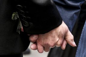 Petro Poroshenko and his wife Marina hold hands