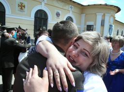 Лицеист-выпускник с мамой