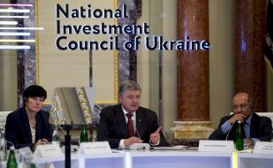 Stephanie von Friedenburg, Petro Poroshenko, Suma Chakrabarti 