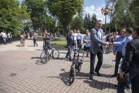 Vitaliy Klichko is communicates with visitors