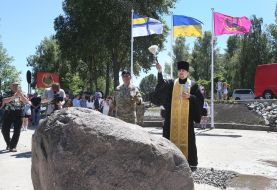 Священнослужитель проводит обряд освящения