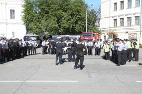 The screen where the Champions League final will be broadcastLaw enforcement in the Kontraktova Square
