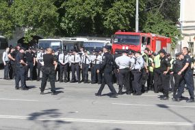 The screen where the Champions League final will be broadcastLaw enforcement in the Kontraktova Square