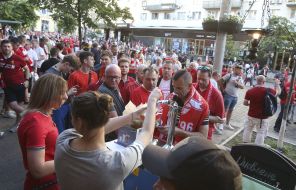March of the fans of FC "Liverpool"