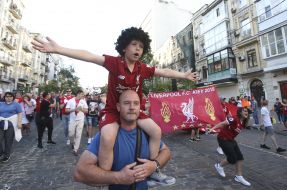 March of the fans of FC "Liverpool"