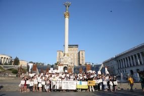 People make a massive photo
