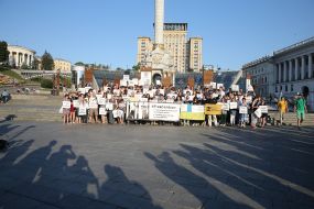 People make a massive photo