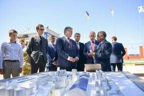 Петр Порошенко посетил порт "Южный"