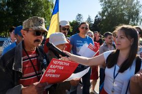 Участники акции в поддержку Олега Сенцова