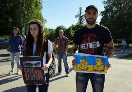 Участники акции в поддержку Олега Сенцова