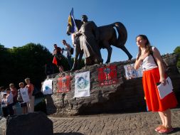 Участники акции в поддержку Олега Сенцова