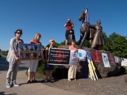 Participants of the action in support of Oleg Sentsov