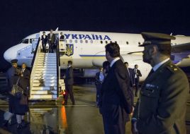 Petro Poroshenko with his wife Marina at the airport