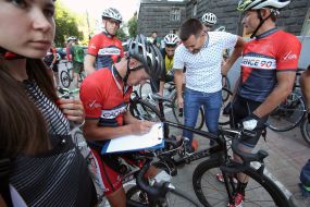 Митинг велосипедистов возле здания Кабмина