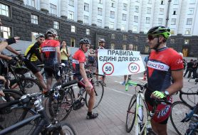 Митинг велосипедистов возле здания Кабмина
