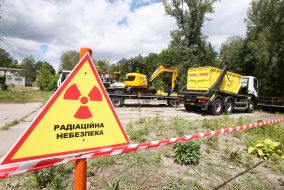 Demonstration of equipment for the removal of radioactive waste from storage facilities