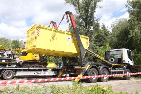Demonstration of equipment for the removal of radioactive waste from storage facilities