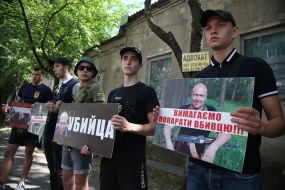 Zoo protectors hold protest action near Shevchenko court