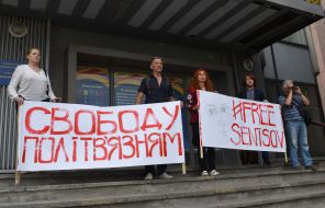 Участники акции в поддержку Олега Сенцова