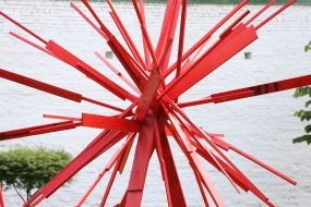 Скульптура Антона Логова "Крилатий звір"