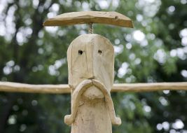 Дерев'яна скульптура Миколи Бірючинського "Олег Віщун"