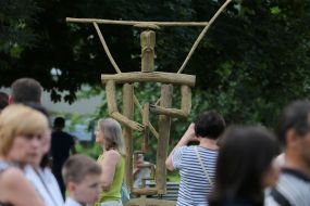 Дерев'яна скульптура Миколи Бірючинського "Олег Віщун"