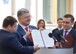 Pavel Klimkin, Petro Poroshenko and Konstantin Yeliseyev