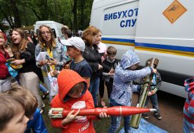 Children near the vehicle of the Explosive Technology Service