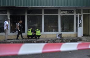 Unknown people threw Molotov cocktails at Oschadbank in Kiev