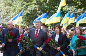 Степан Кубів та Петро Порошенко з дружиною Мариною