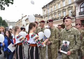 People Meet Servicemen