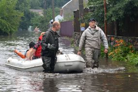 Rescuers provide assistance to the victims in Chernihiv region