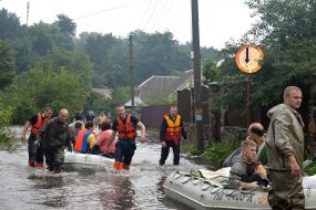 Rescuers provide assistance to the victims in Chernihiv region