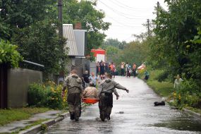 Rescuers provide assistance to the victims in Chernihiv region